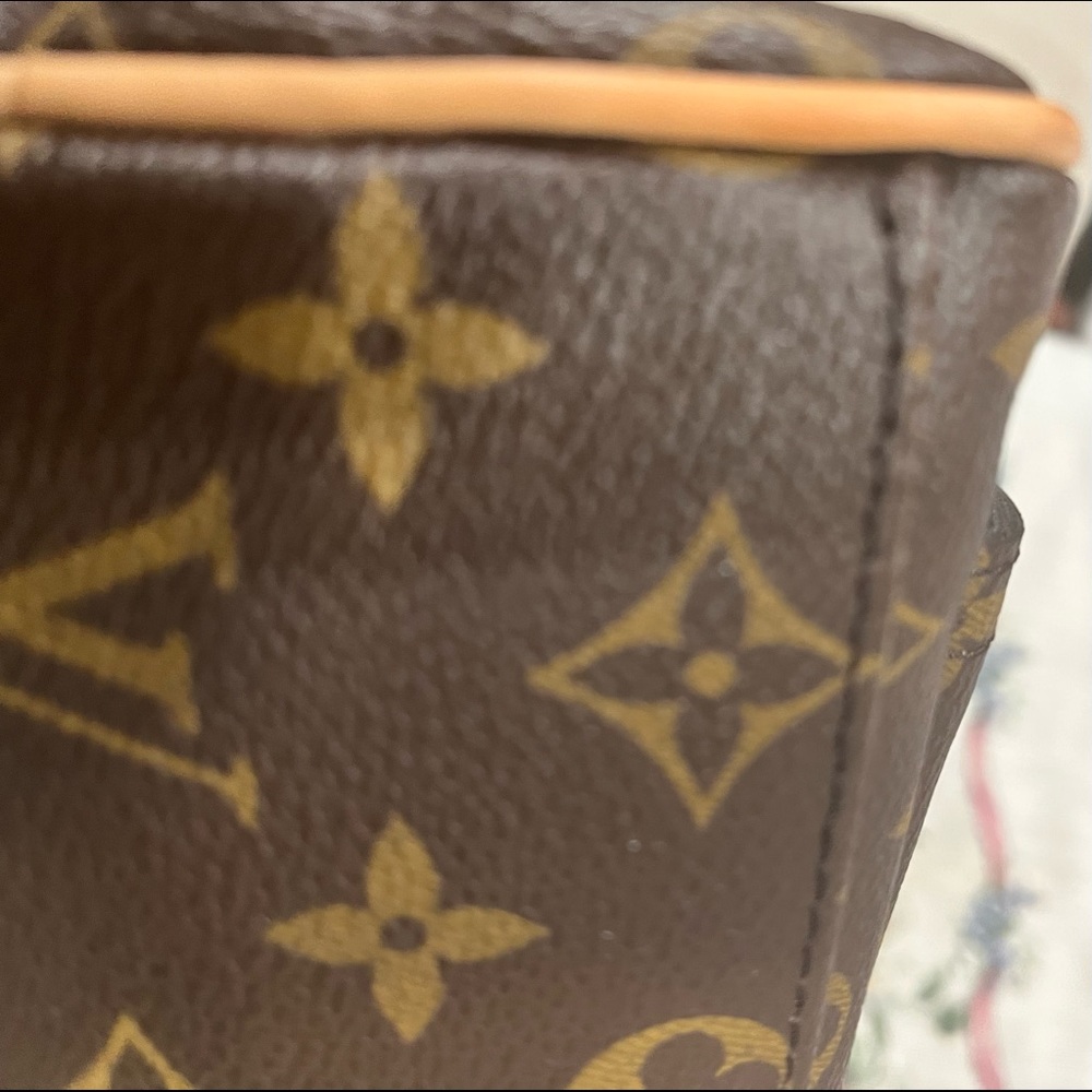 (Authentic) Louis Vuitton Monogram Manhattan - Picture 11 of 13